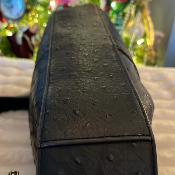 G.I.L.I. EUC Large leather hobo bag black with ostrich embossing - Picture 7 of 10